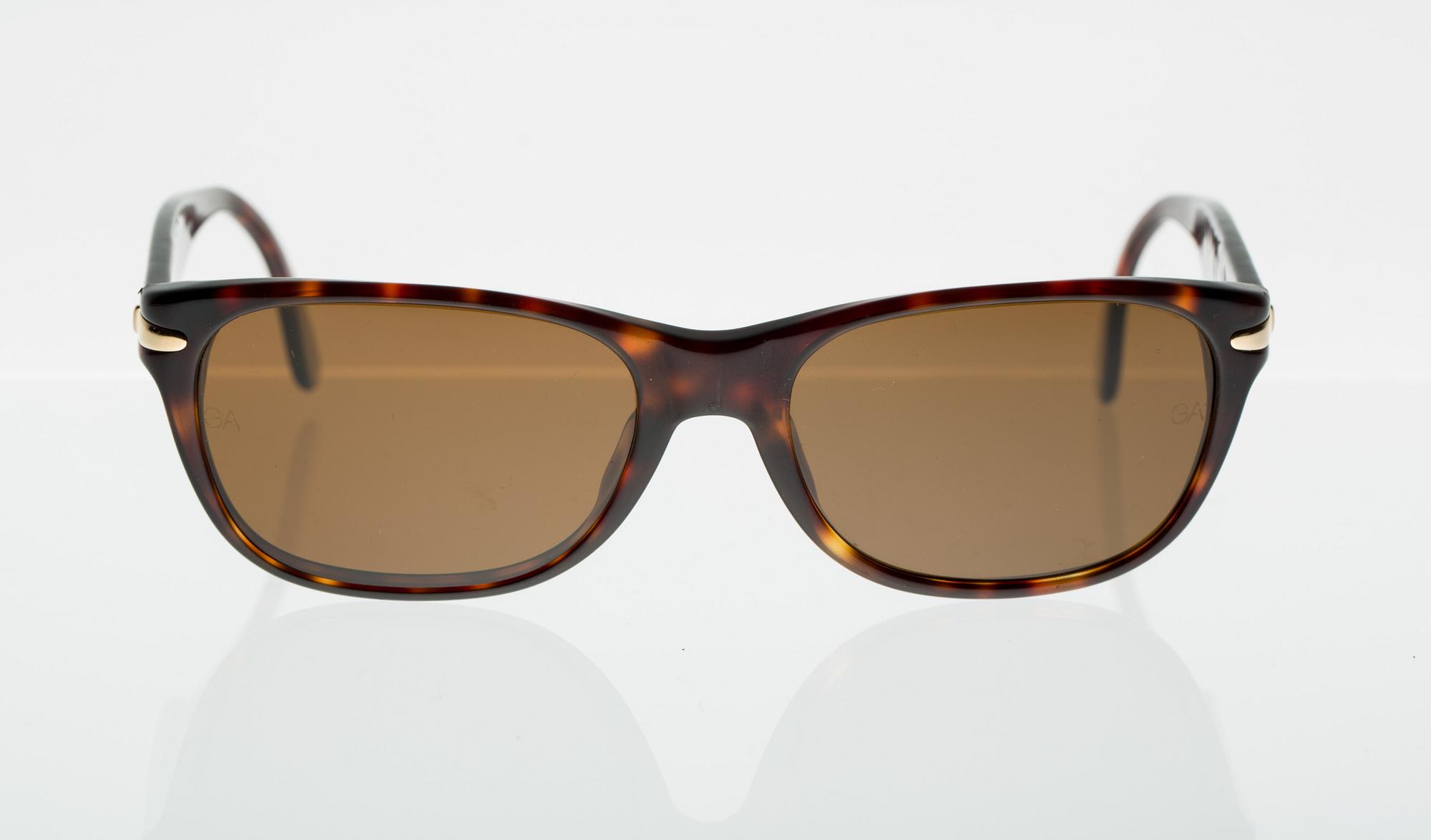 SOLGLASÖGON, Giorgio Armani.