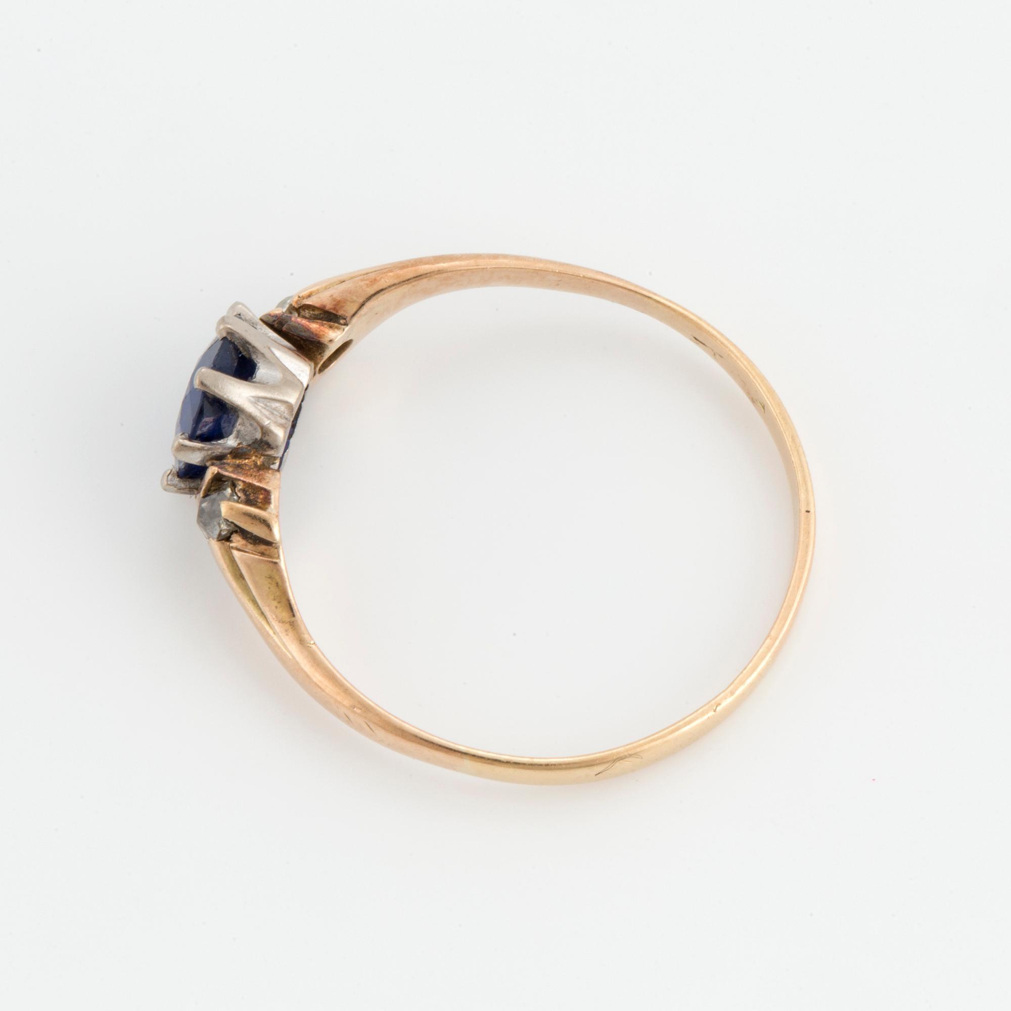A synthetic sapphire and anntique cut diamond ring. Total carat weight of diamonds circa 0,10 ct.