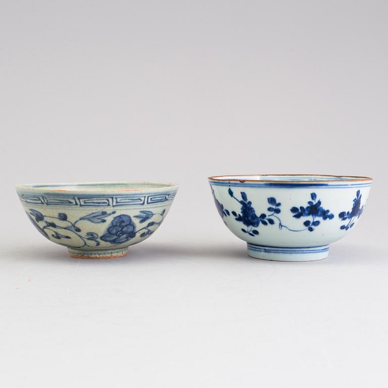 Two bluue and white bowls, 18th century.