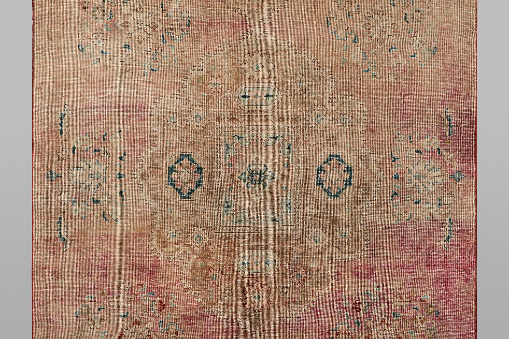 Matta, Orientalisk, vintage design, ca 254x192 cm.