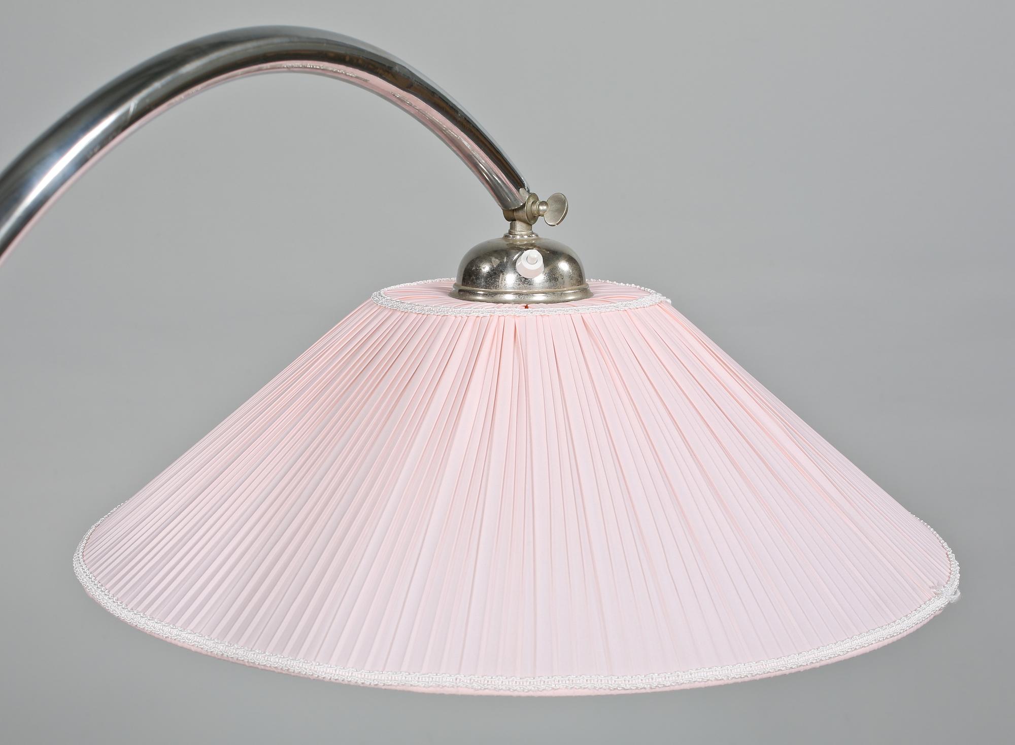 GOLVLAMPA, 1900-tal.