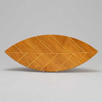 TAPIO ANTTILA, a 'Kuvio Leaf' wood dish, for Showroom Finland. Model designed in 2007.