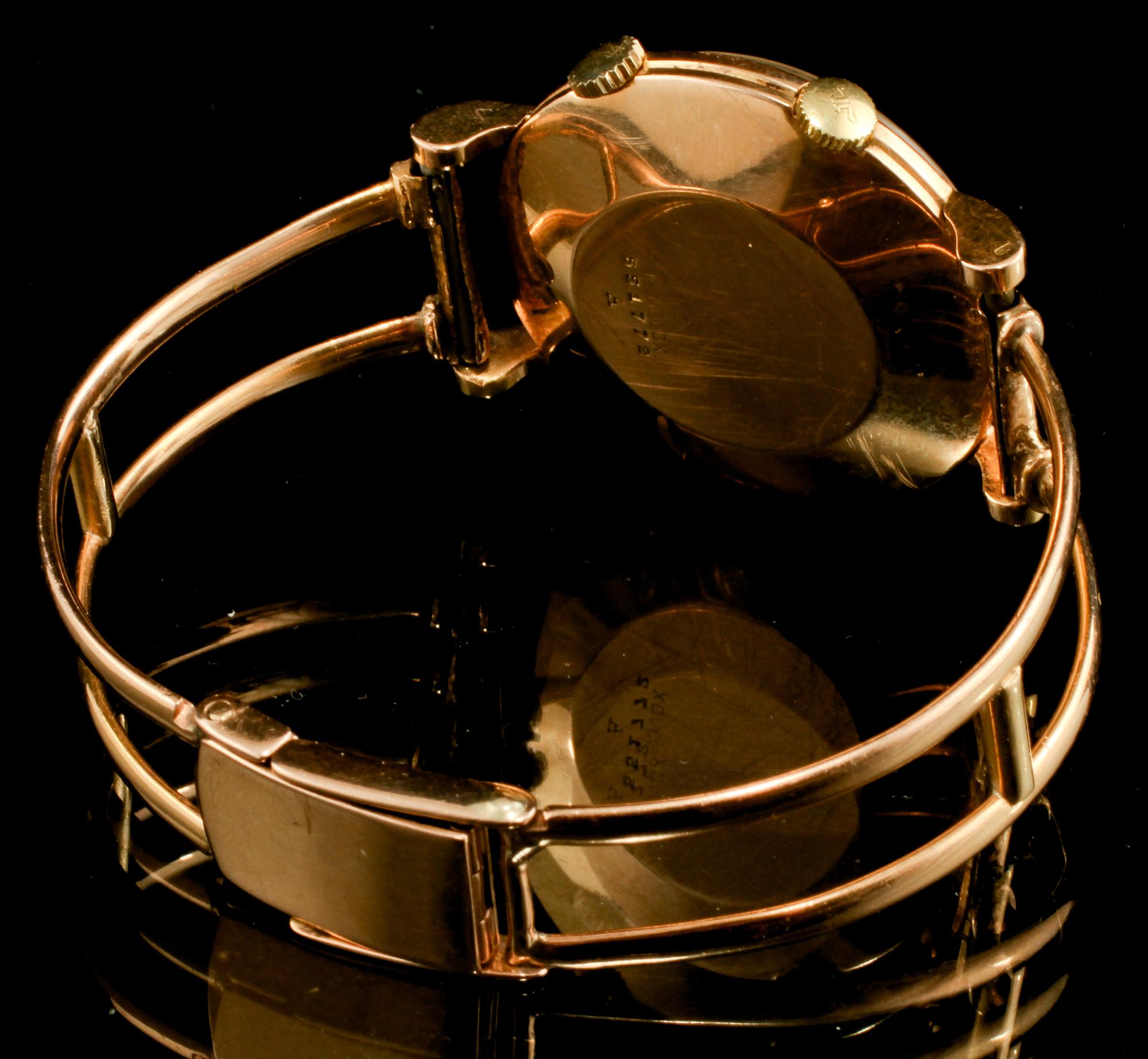 ARMBANDSUR, herr, 18 k guld, Jaeger LeCoultre, "Memovox". omkring 1900-talets mitt. Total vikt 56 g.