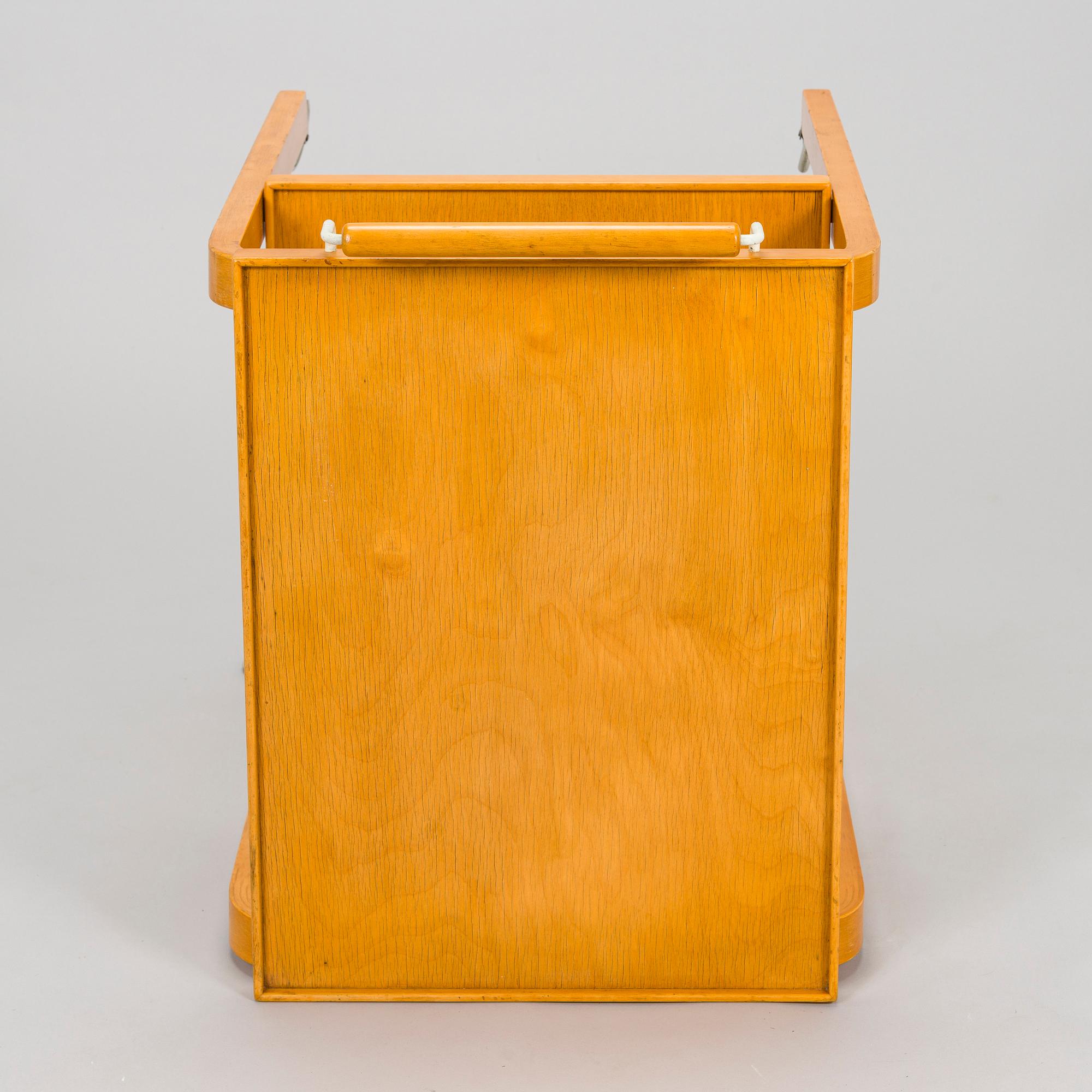 Alvar Aalto, serveringsvagn, modell 99, O.Y. Huonekalu-ja Rakennustyötehdas A.B. 1900-talets mitt.