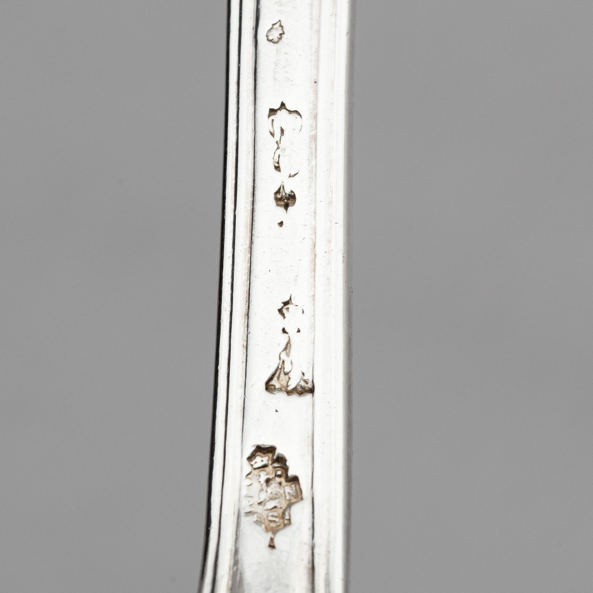 Bestickservis, silver, 27 delar, graverade med Axel von Fersens vapensköld samt tre med Lewenhaupts, Frankrike 1700-tal.
