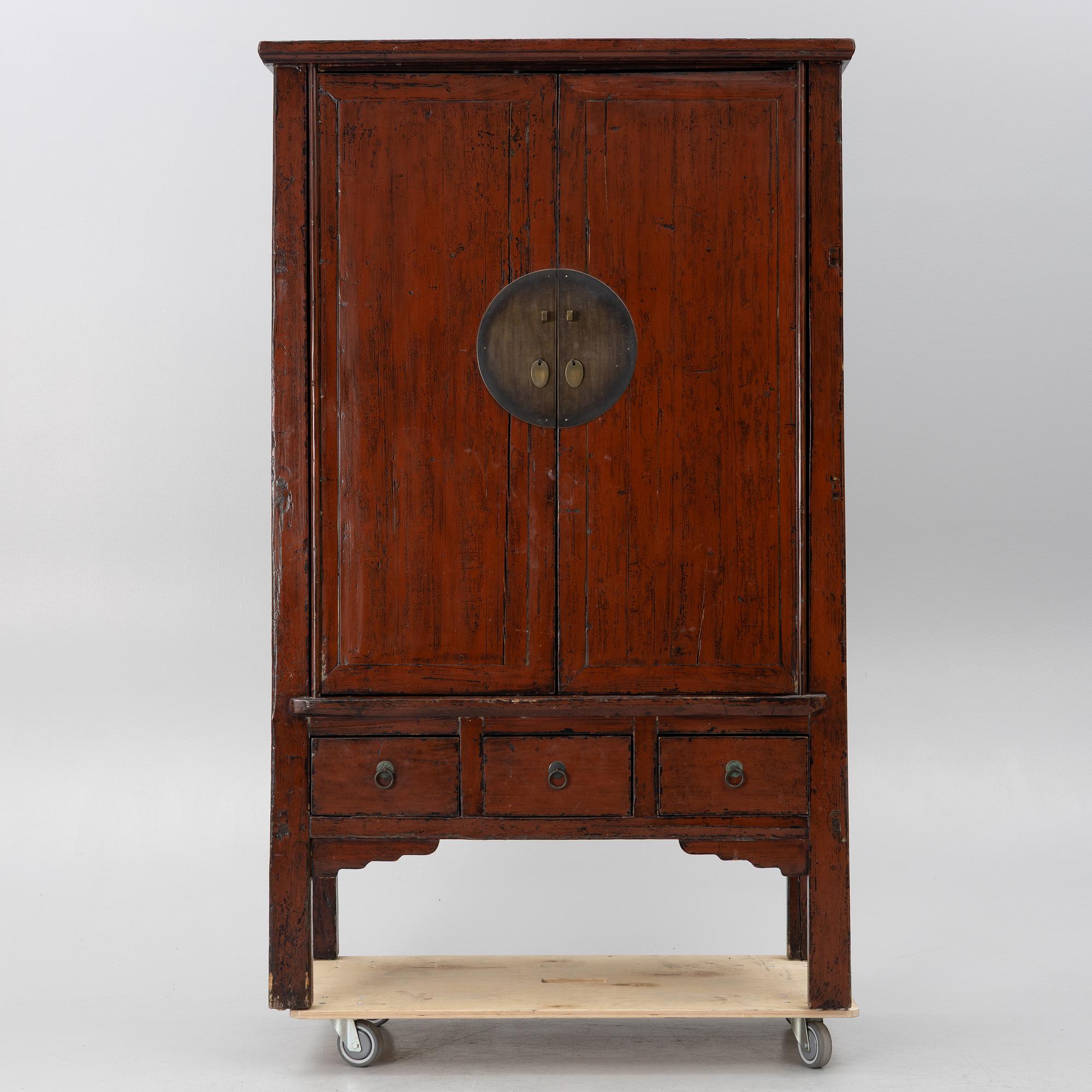 A Chinese cabinet, 20th century.