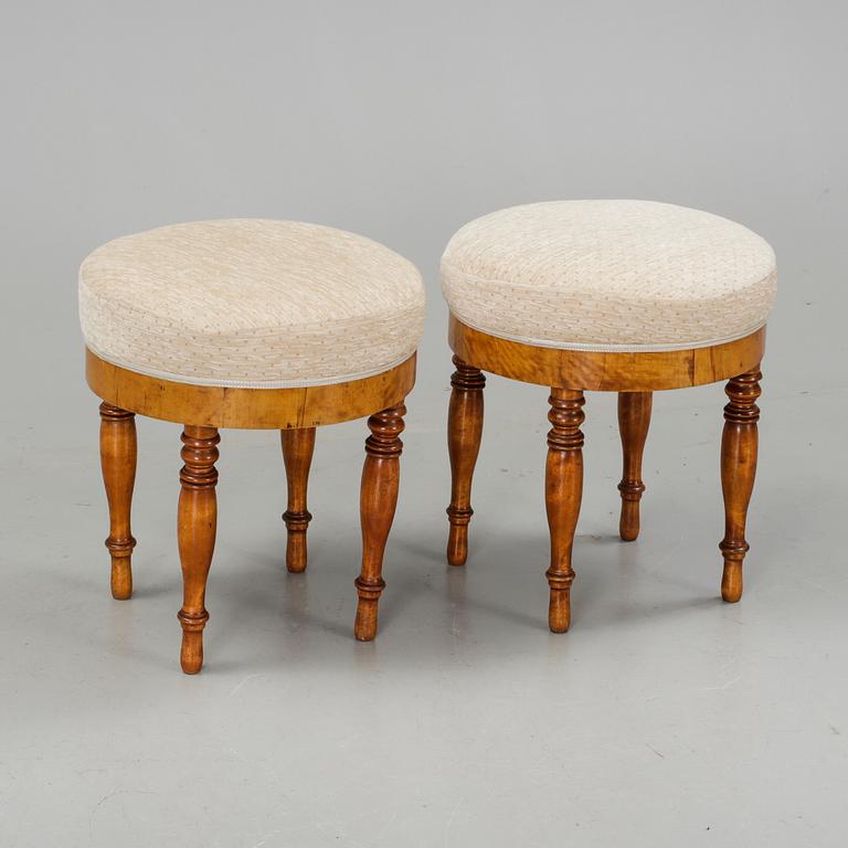 TABURETTER, ett par, senempire, 1800-tal.
