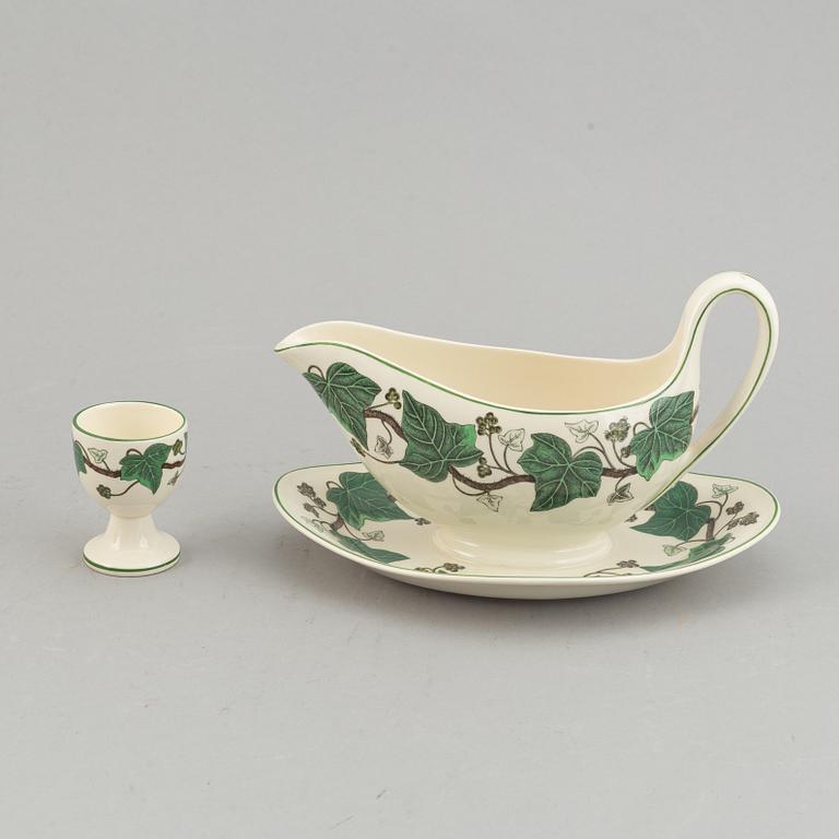 A part 'Napoelon Ivy' dinner and coffee service, Wedgwood, England, second half of the 20th century (53 pieces).