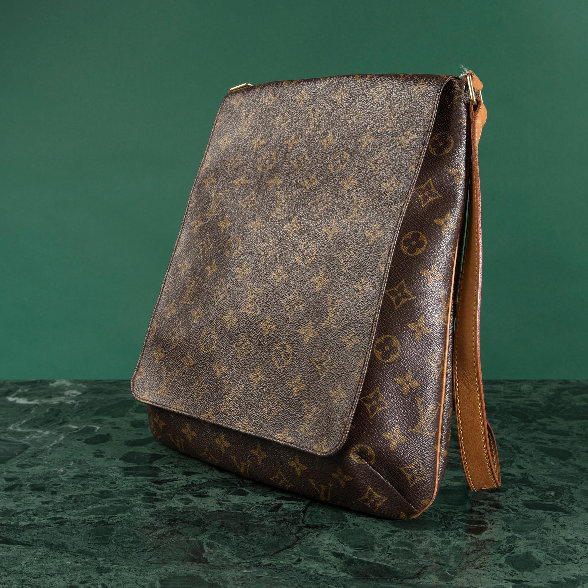 VÄSKA, "Messenger bag", Louis Vuitton.