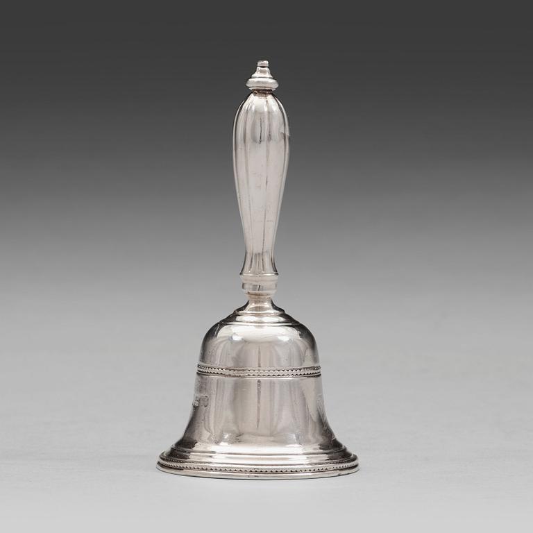 An English 18th century silver tabel bell, mark of T Phipps & E Robinsson, London 1784.