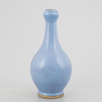 Three Chinese vases, porcelain / stoneware, 20th century.