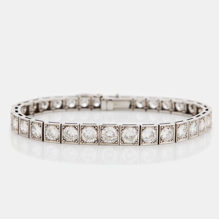 Armband platina med runda briljantslipade diamanter.