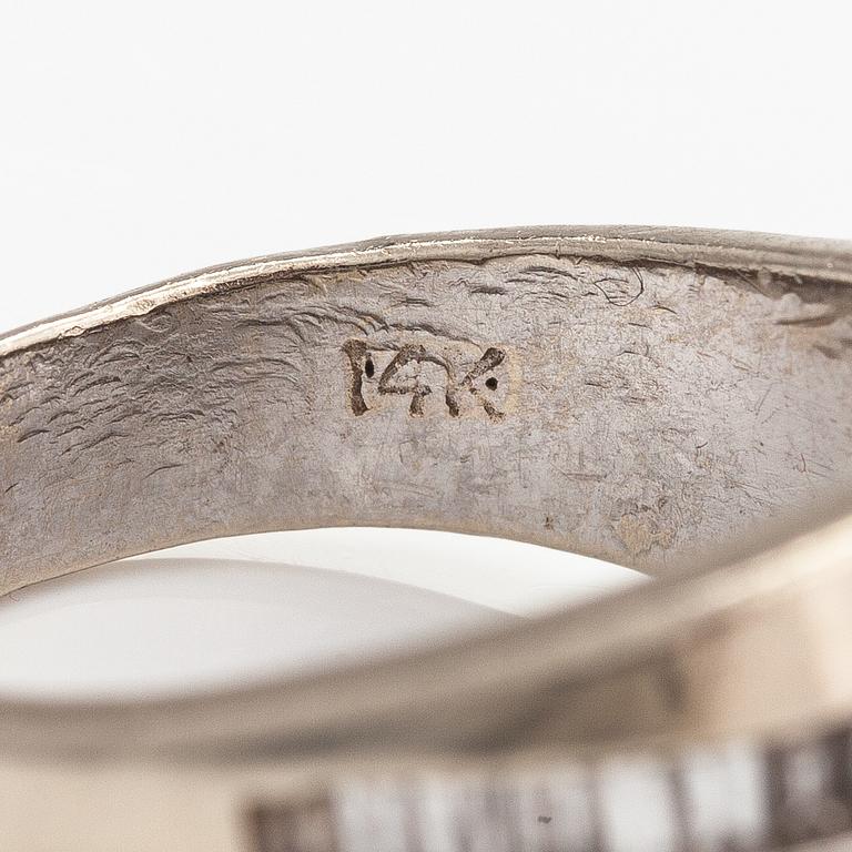 Ring, 14K vitguld, baguette- och princesslipade diamanter ca 1.90 ct tot.