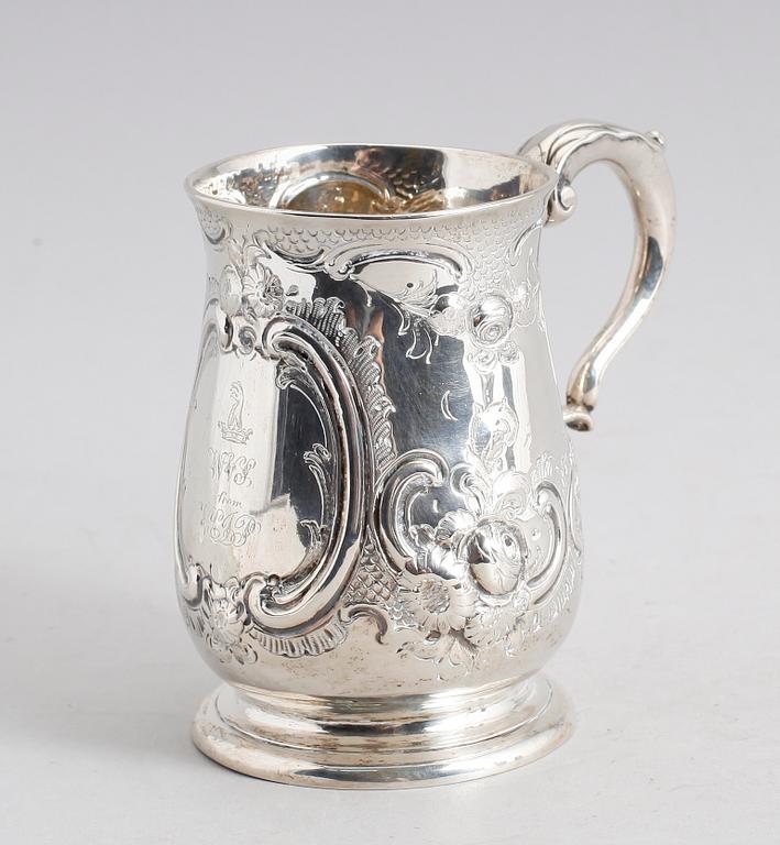 MUGG, silver, Matthew West, Dublin, 1700-talets andra hälft. Vikt ca 236 gram.