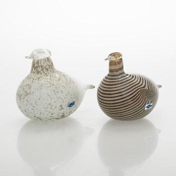 Oiva Toikka, two glass birds, signed O. Toikka Nuutajärvi.
