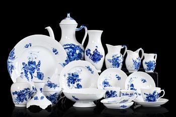KAFFE- och MOCKASERVIS, 70 delar, porslin, "Blå Blomst", Royal Copenhagen.