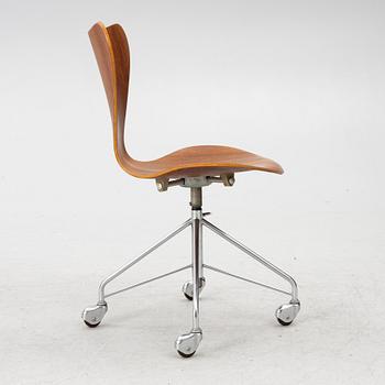 Arne Jacobsen, a 'Seven' swivel chair Fritz Hansen, Denmark, 1964.