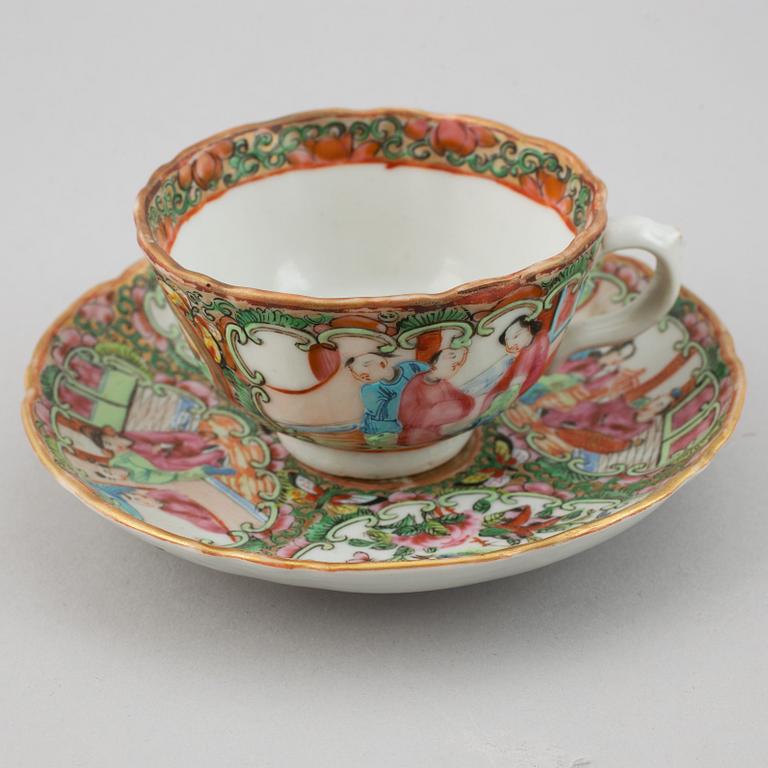 PORSLINSFÖREMÅL, 6 delar, porslin. Qingdynastin, 1700-1800-tal samt Kina, 1900-tal.