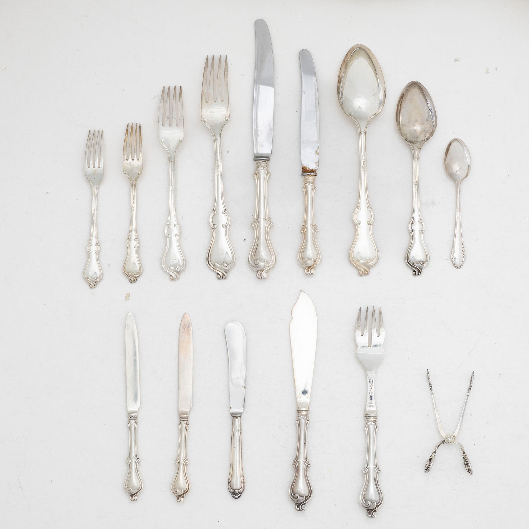 Casket with a cutlery service, approximately 218 pieces, silver, model "Adlerstråhle", GAB, 1917.