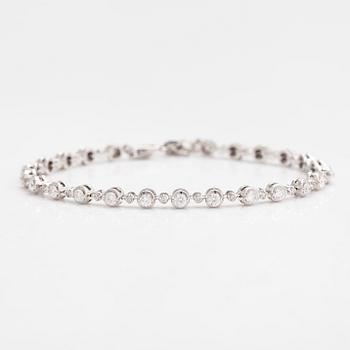 Rannekoru, 18K valkokultaa ja timantteja n. 0.78 ct yht kaiverruksen mukaan.