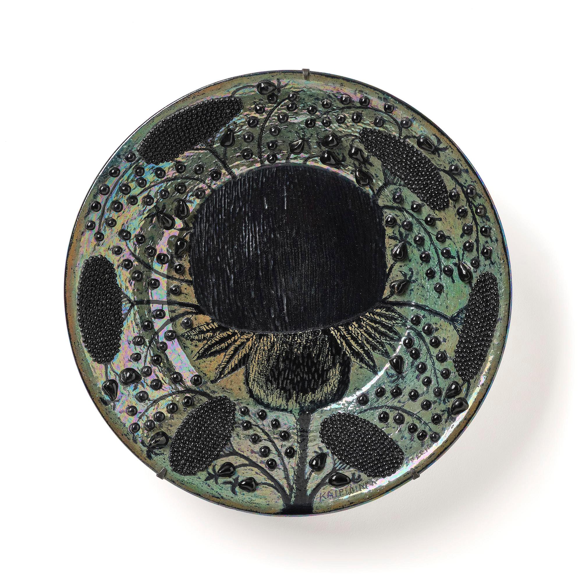 Birger Kaipiainen, a large decorative stoneware dish, Arabia, Finland, probably 1970s.