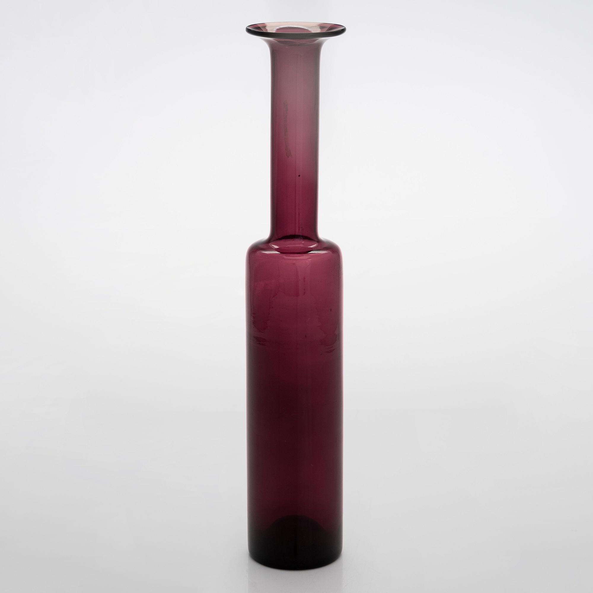 Nanny Still, flaska, signerad Riihimäen Lasi O.Y Nanny Still.