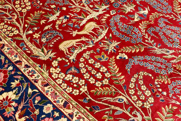 A Yazd carpet, approx. 390 x 295 cm.