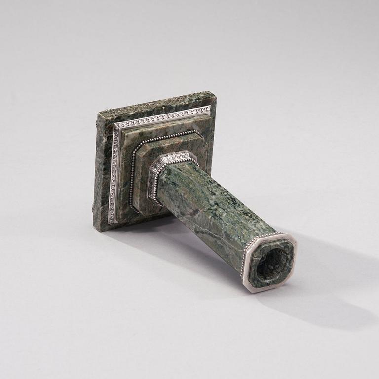 LJUSSTAKE, marmor, silvermonteringar, stämplad A. Tillander Helsingfors 1928.