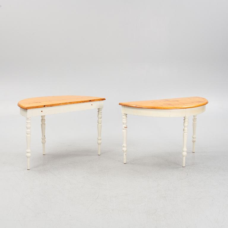 A dining table, late 19th Century.