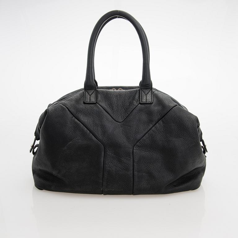 Yves Saint Laurent, a 'Easy Y Tote' bag.