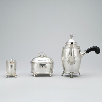 KAFFESERVIS, 3 delar, silver, empirestil, CG Hallberg, Stockholm 1910. Tot ca 1300 gram.