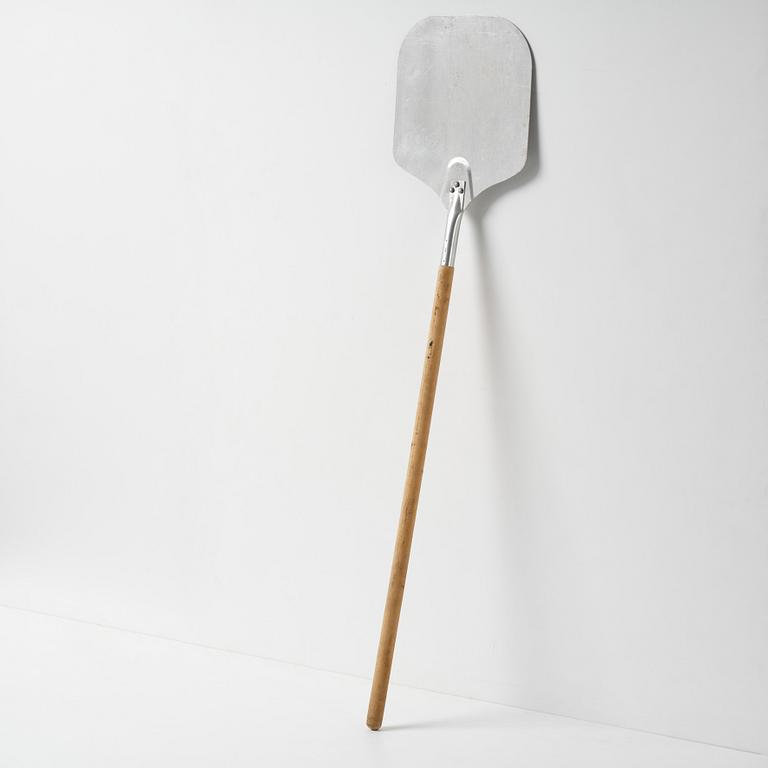 Darren Bader, "To have and to hold, Object Z1 Untitled (pizza shovel)".
