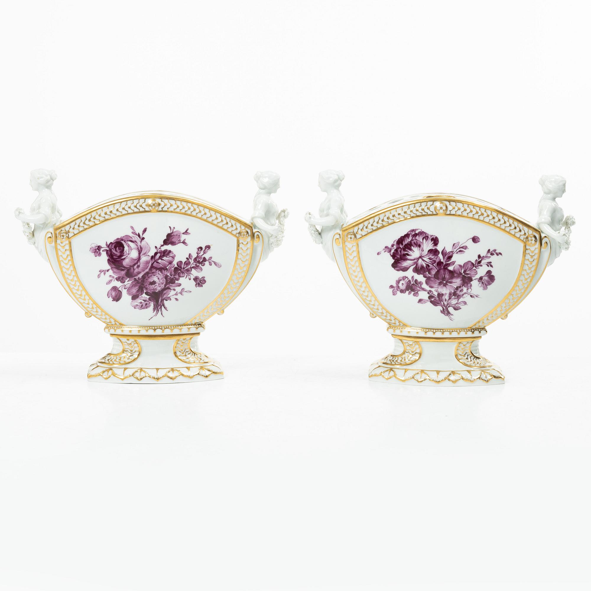 Royal Copenhagen, tulpanvaser, ett par"Juliane Marie purpur", 1905, Danmark.