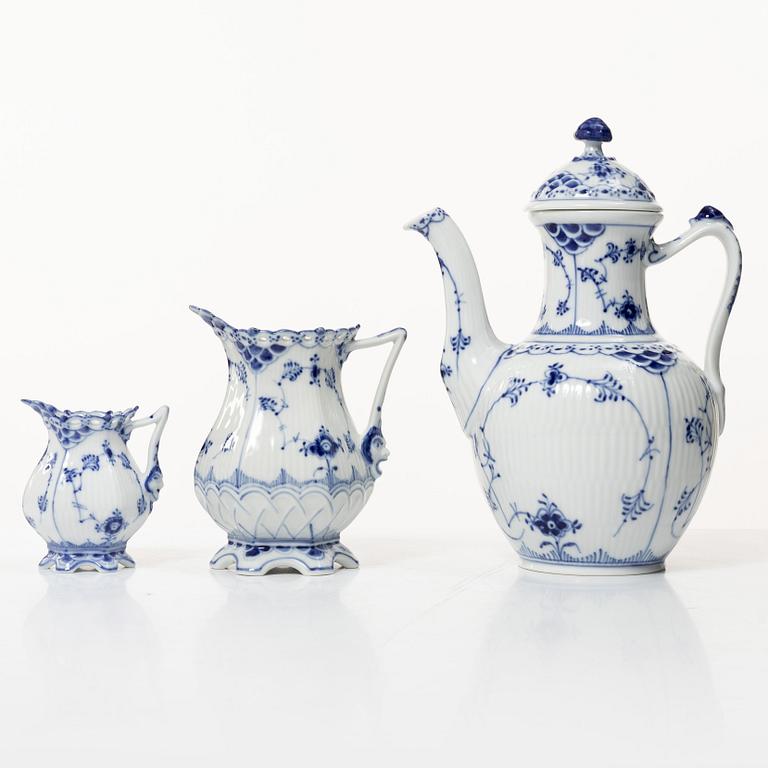 Royal Copenhagen, kaffeservis, 29 delar, porslin, "Musselmalet", mestadels helblonde, Danmark,