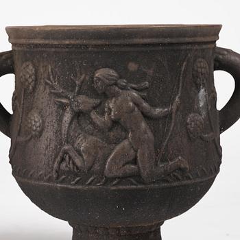 Ivar Johnsson, trädgårdsurnor, ett par, "Diana", Näfveqvarns bruk, Swedish Grace.