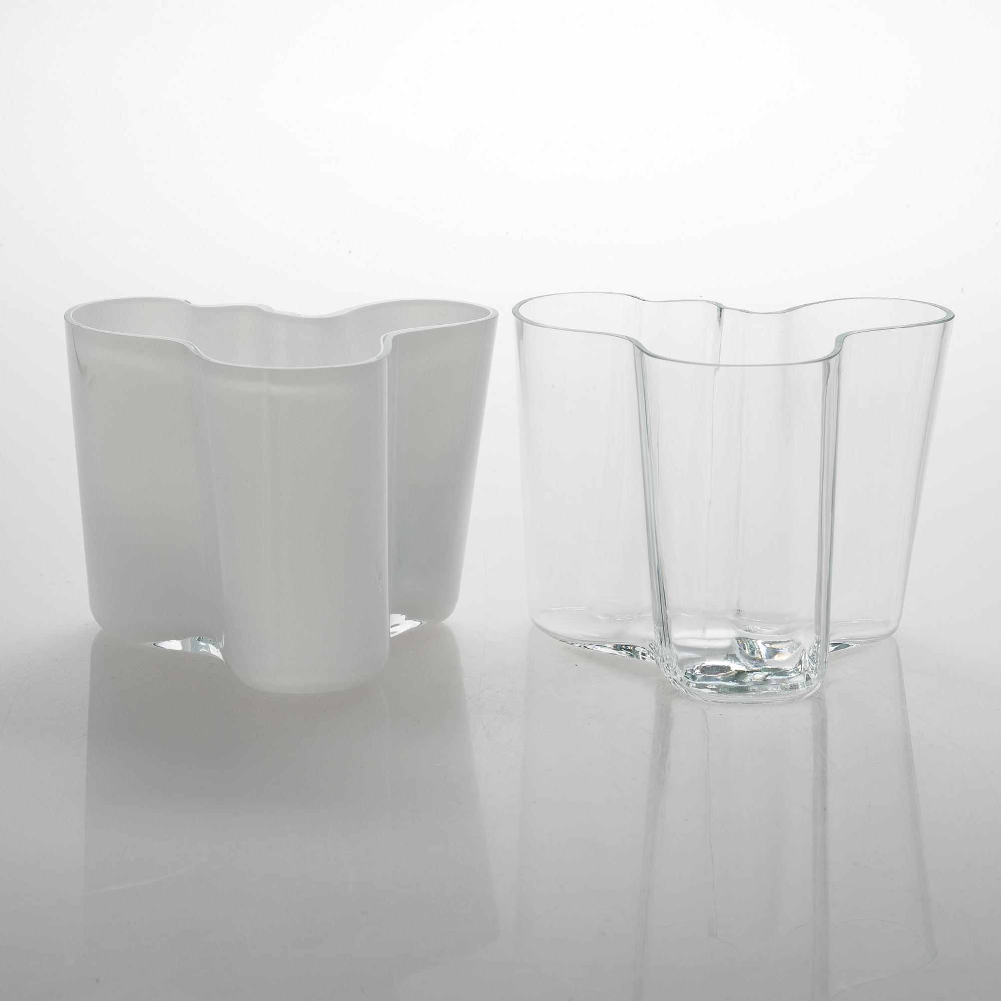 Alvar Aalto, Two glass vases for Iittala, signed Alvar Aalto - 3030.