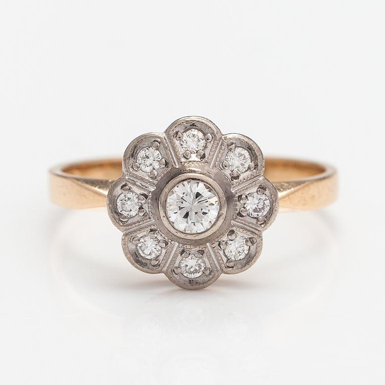 An 18K gold ring with diamonds ca. 0.35 ct in total. Kultakeskus, Hämeenlinna 1992.
