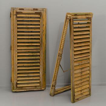 FÖNSTERLUCKOR, ett par, Europa 1900-talets första hälft.