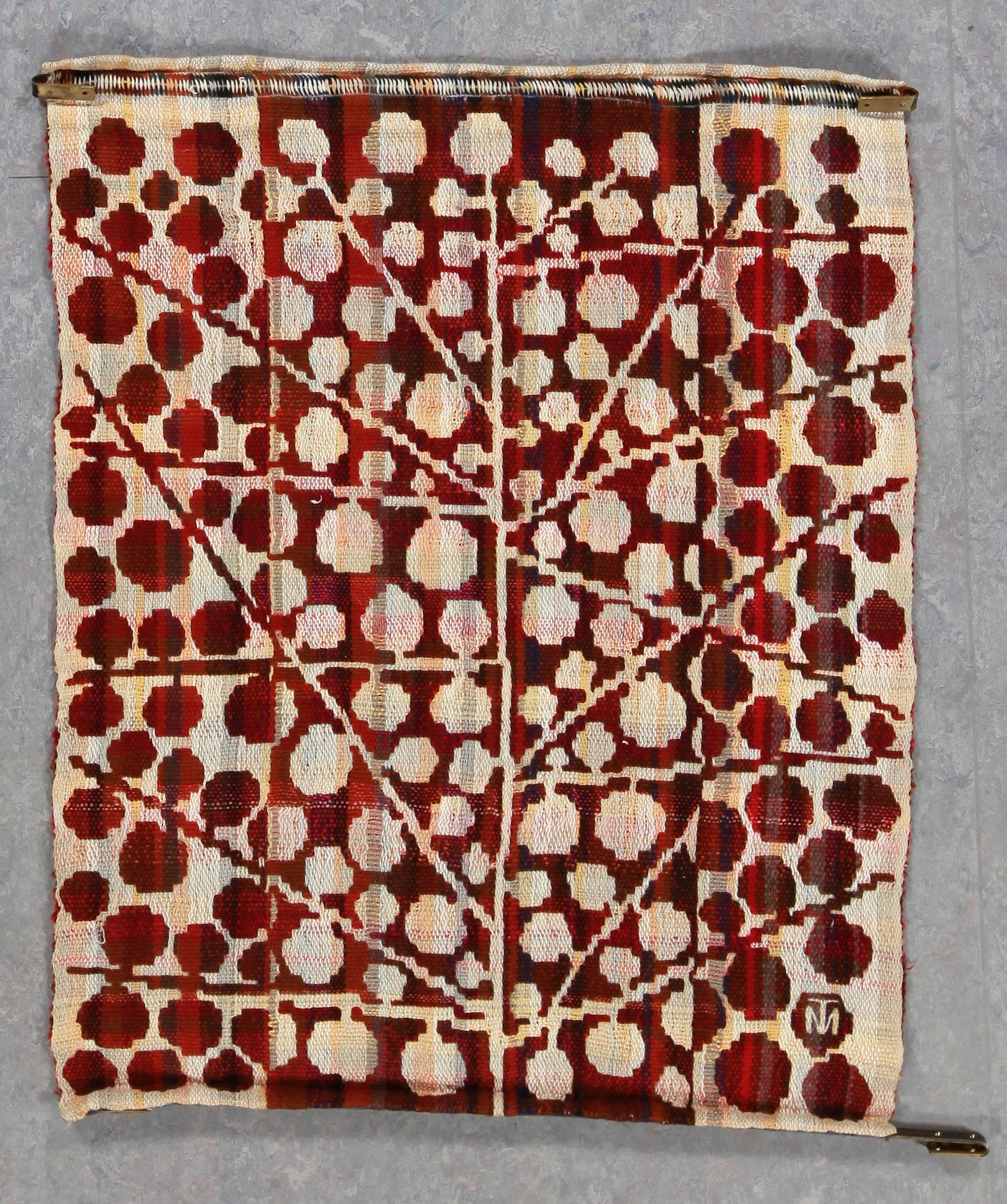 TEXTILIER, 2 st, monogramsignerade MT (Margareta Treutiger), daterade 1961, 108x89 cm resp 110x85 cm.