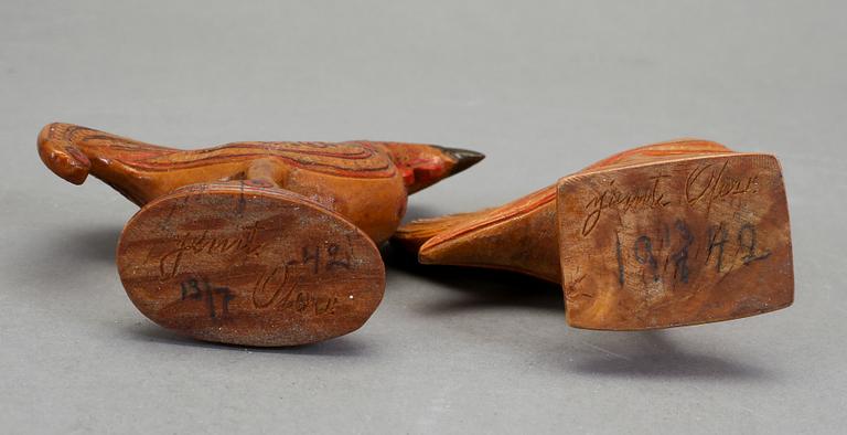 FIGURER, 2 st, allmoge, trä, signerade  Jemt Olov, 1800-/1900-tal.