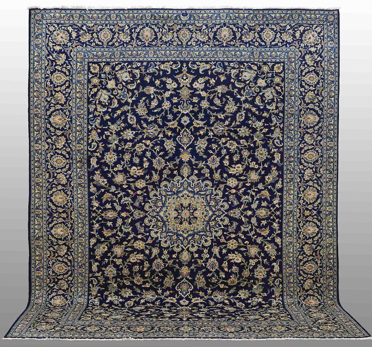 A CARPET, Kashan, ca 423 x 313 cm.