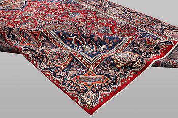 A carpet, Kashan, ca 388 x 290 cm.