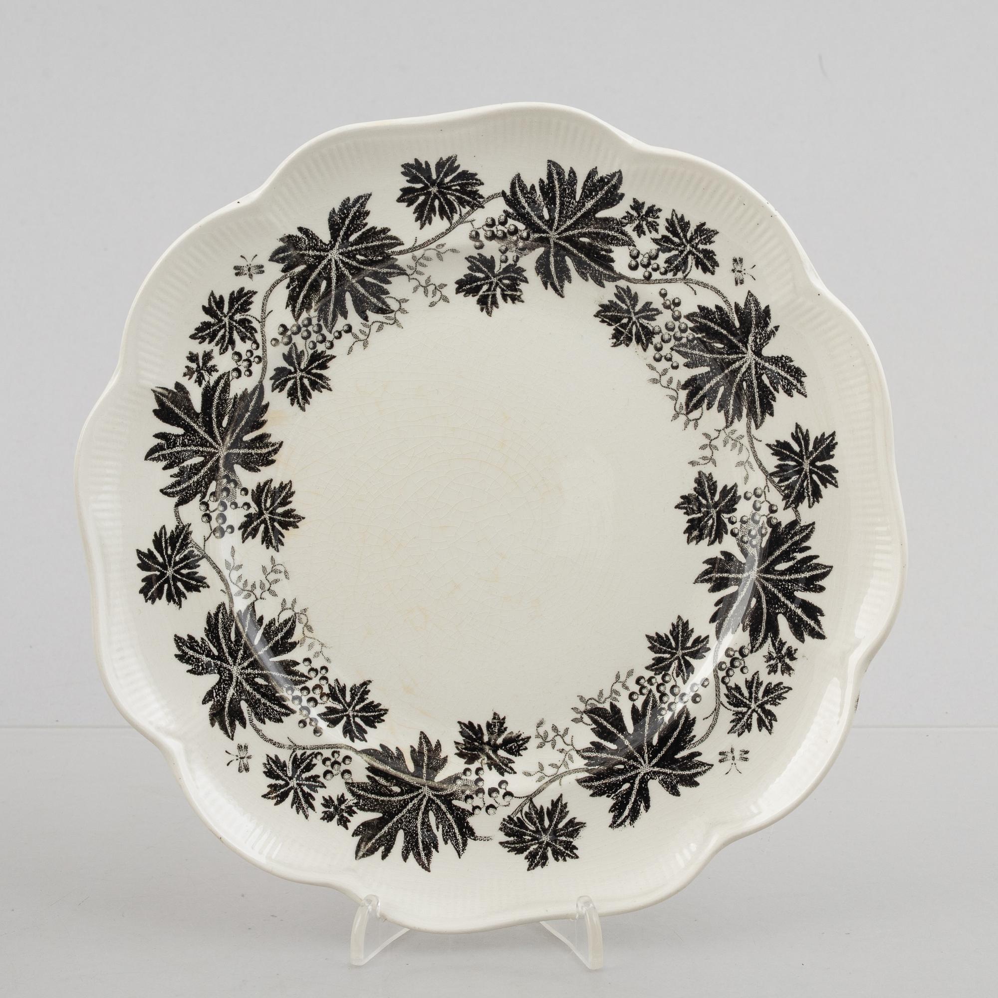 Arthur Percy, 57 pieces of a "Vinranka" creamware service, Gefle, Sweden, first half of the 20th century.