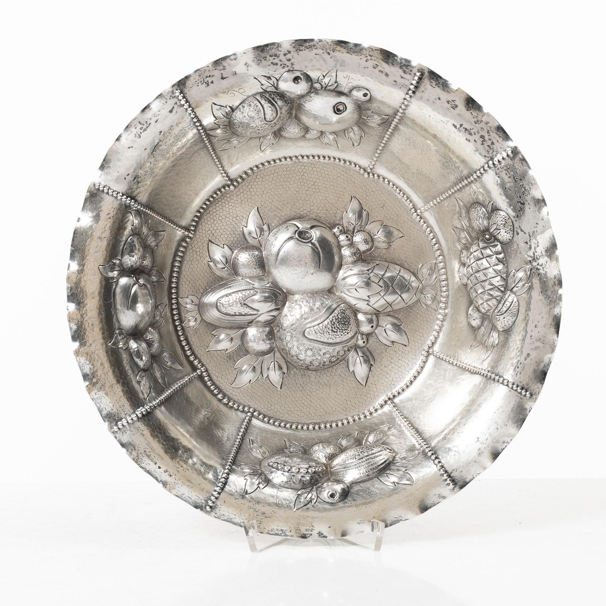 Skålfat, silver, C.G.Hallberg, Stockholm, troligtvis 1905.