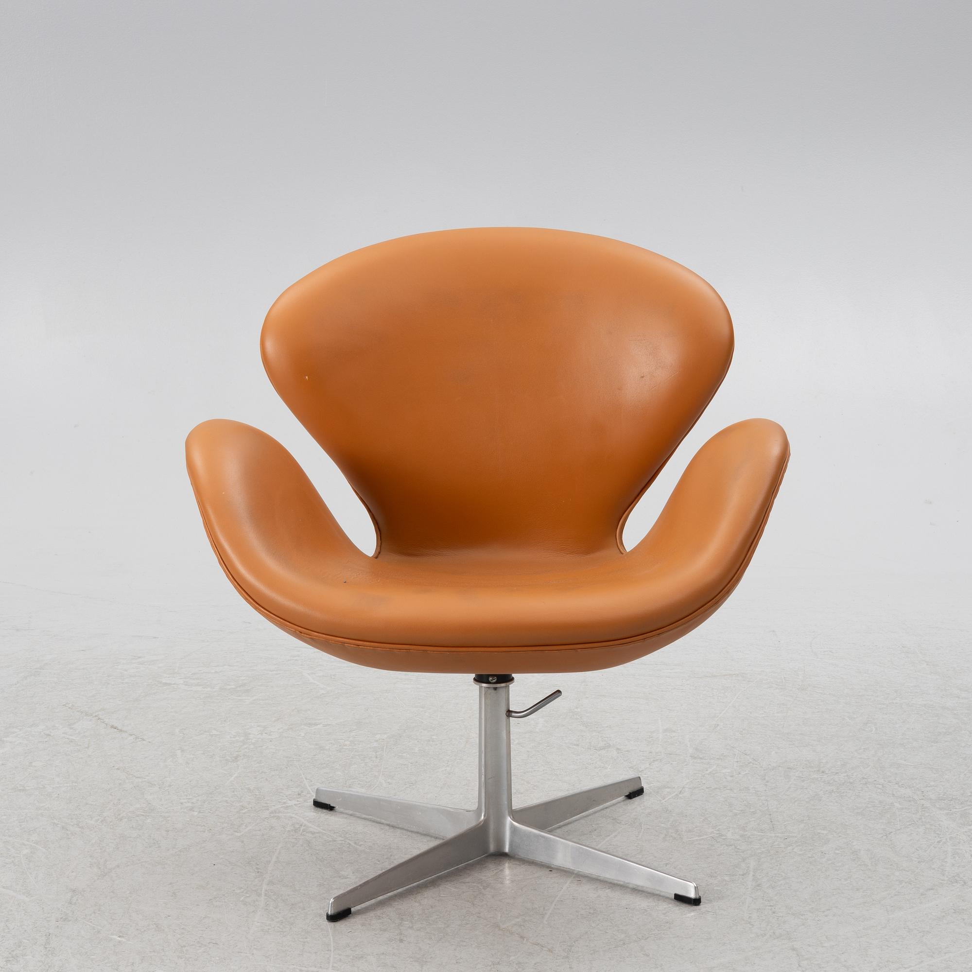 Arne Jacobsen, armchair, "The Swan", Fritz Hansen, Denmark, probably 1960s.