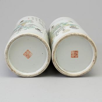 A pair of Chinese porcelain vases, 20th century.