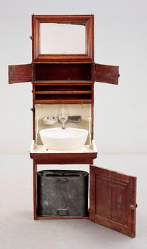 TOALETTSKÅP, för fartyg, 1900-talets början.
