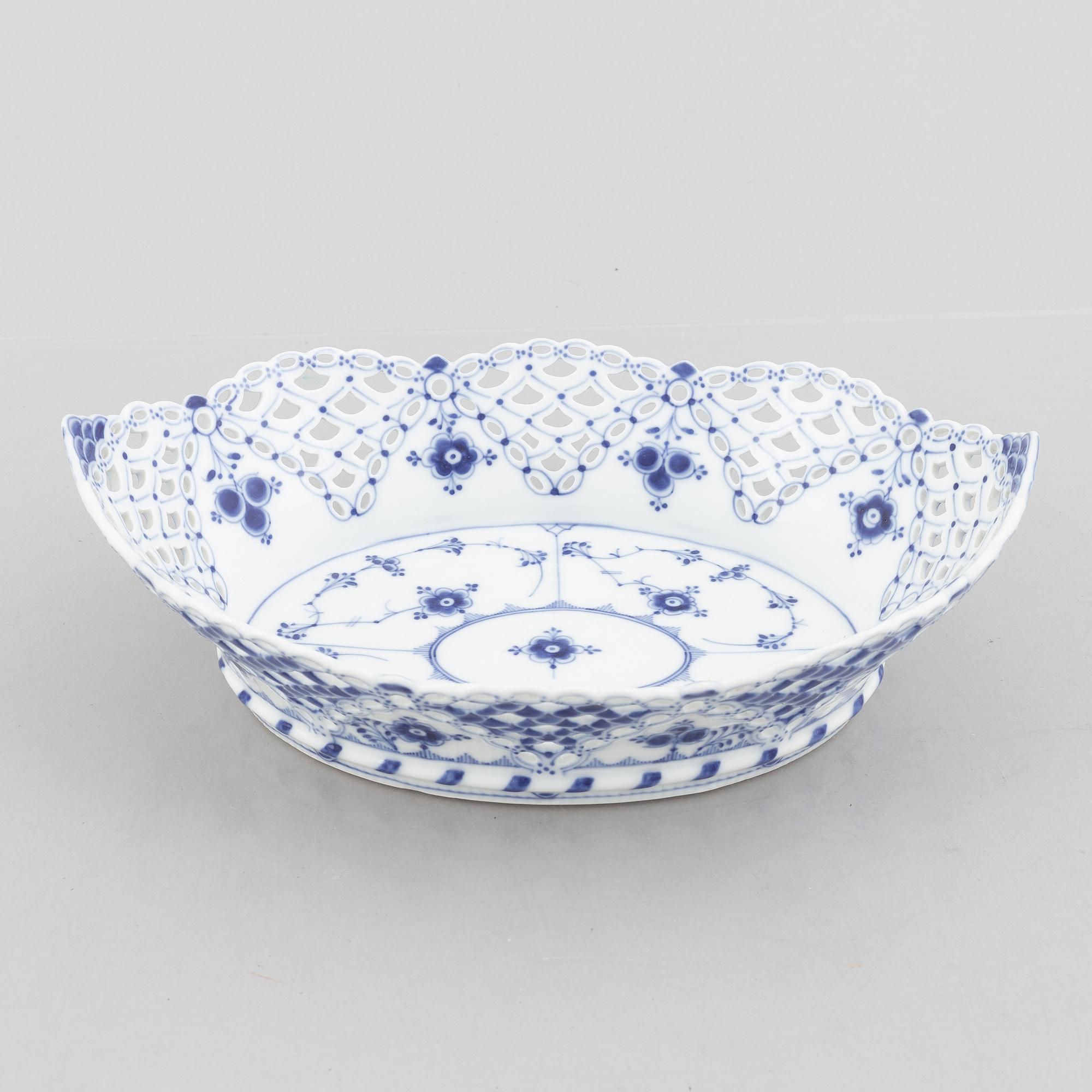 Brödkorg / gallerskål, porslin, "Musselmalet helblond", Royal Copenhagen, modell 1002, 1898-1923.