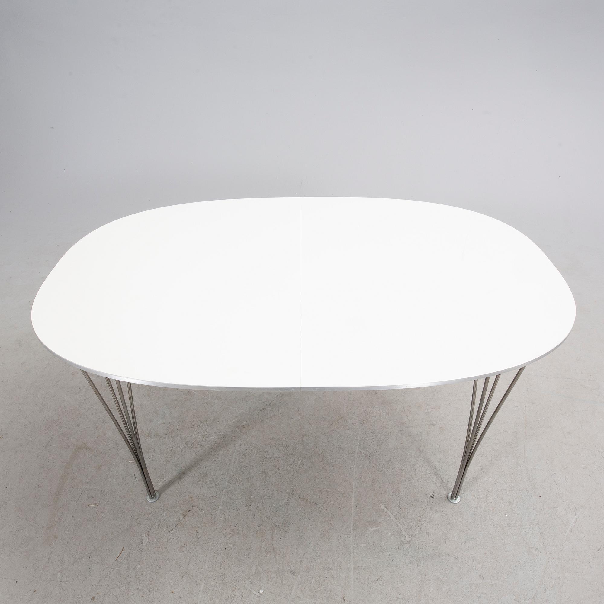 Bruno Mathsson & Piet Hein matbord "Superelips" för Fritz Hansen.