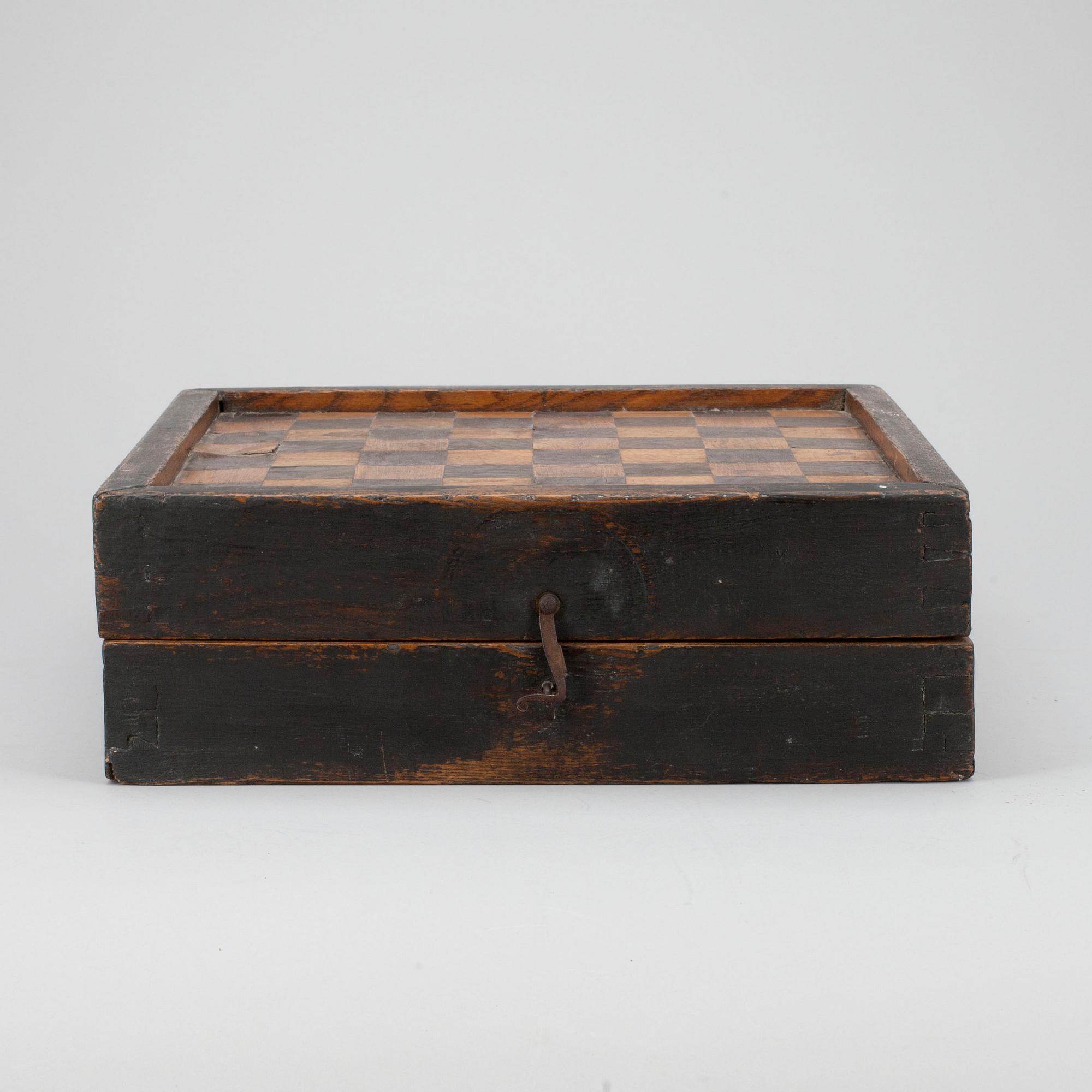 SCHACKBRÄDE / BACKGAMMON, olika träslag, 1700/1800-tal.